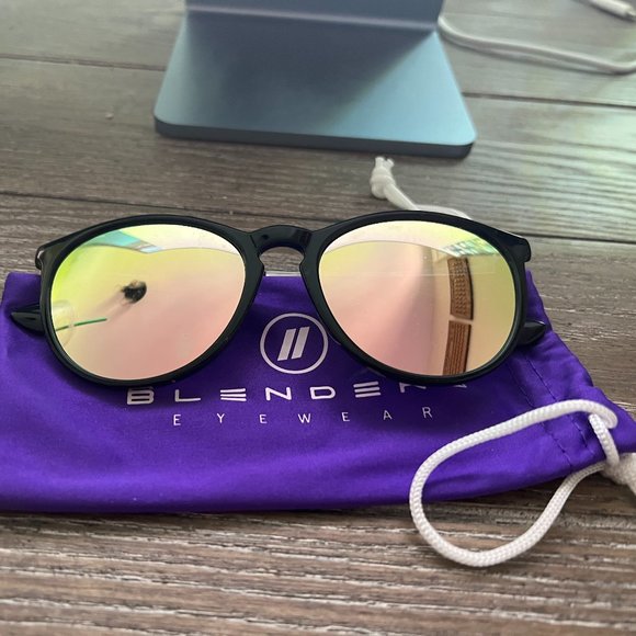 Blenders eyewear Accessories Rose Theatre Blenders Sun Glasses